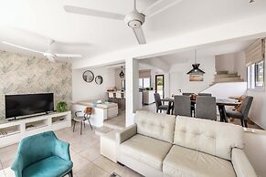 Pantaros Luxury Villas with pool