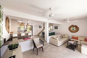 Pantaros Luxury Villas with pool