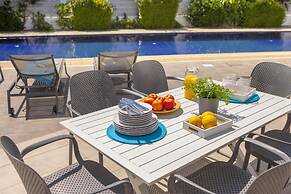 Pantaros Luxury Villas with pool