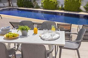 Pantaros Luxury Villas with pool