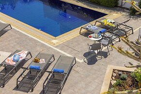 Pantaros Luxury Villas with pool