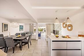 Pantaros Luxury Villas with pool