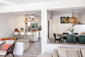Pantaros Luxury Villas with pool