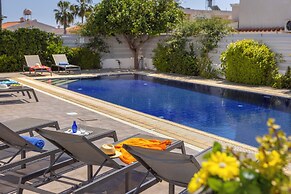 Pantaros Luxury Villas with pool