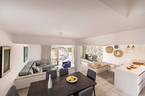 Pantaros Luxury Villas with pool