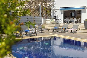 Pantaros Luxury Villas with pool