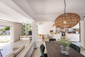 Pantaros Luxury Villas with pool