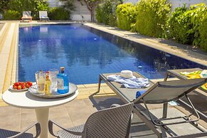 Pantaros Luxury Villas with pool