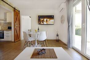 Relaxing Holiday Home With Shared Pool