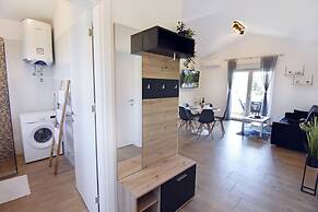 Modern Holiday Home With Shared Pool