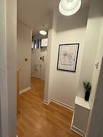2 Bed Flat - Sleeps 4 - Parking - Wifi