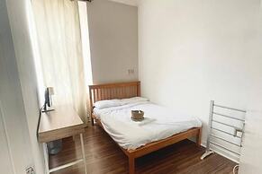 2 Bed Flat - Sleeps 4 - Parking - Wifi