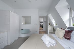 Chic 1BR Close to Tower & Thames