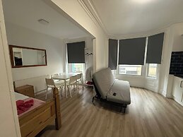 Blackpool - Apartment - Sleeps 6- Coastal Stay