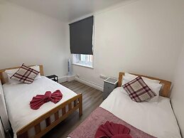 Blackpool - Apartment - Sleeps 6- Coastal Stay