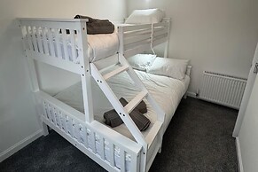 Family - Garden - Parking - Wifi - Sleeps 5