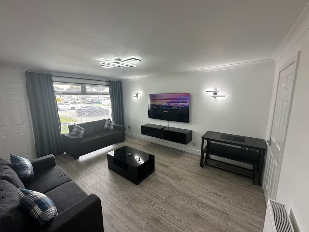 Family - Garden - Parking - Wifi - Sleeps 5