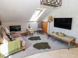 Rose Apartment - Gower