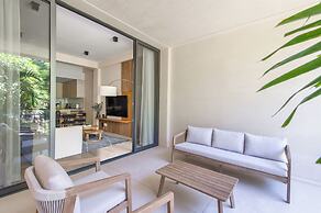 Corasol Modern Apt with Terrace