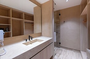 Corasol Modern Apt with Terrace