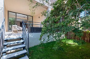 Corasol Modern Apt with Terrace