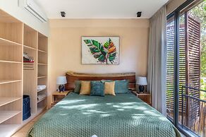 Corasol Modern Apt with Terrace