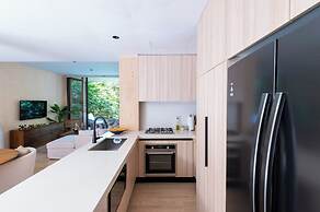 Corasol Modern Apt with Terrace