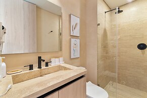 Corasol Modern Apt with Terrace