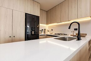 Corasol Modern Apt with Terrace