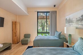 Corasol Modern Apt with Terrace