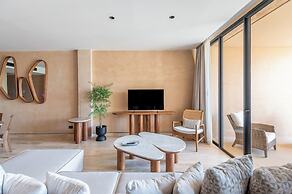 Corasol Modern Apt with Terrace