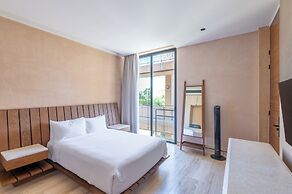 Corasol Modern Apt with Terrace