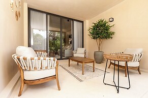 Corasol Modern Apt with Terrace