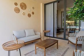 Corasol Modern Apt with Terrace
