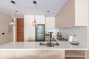 Corasol Modern Apt with Terrace