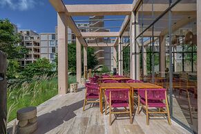 Corasol Modern Apt with Terrace