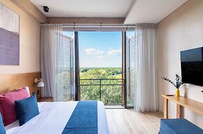Corasol Modern Apt with Terrace