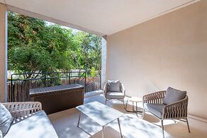 Corasol Modern Apt with Terrace
