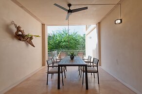 Corasol Modern Apt with Terrace
