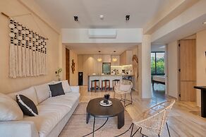 Corasol Modern Apt with Terrace