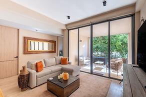 Corasol Modern Apt with Terrace