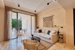 Corasol Modern Apt with Terrace
