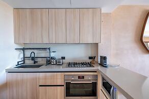 Corasol Modern Apt with Terrace