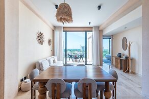 Corasol Modern Apt with Terrace