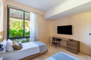 Corasol Modern Apt with Terrace