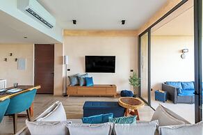 Corasol Modern Apt with Terrace