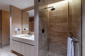 Corasol Modern Apt with Terrace