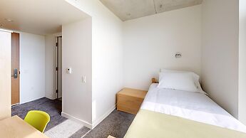 Oak House Residence
