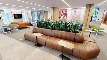 Oak House Residence