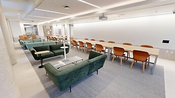 Oak House Residence
